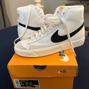 New.  Nike W Blaze mid 77